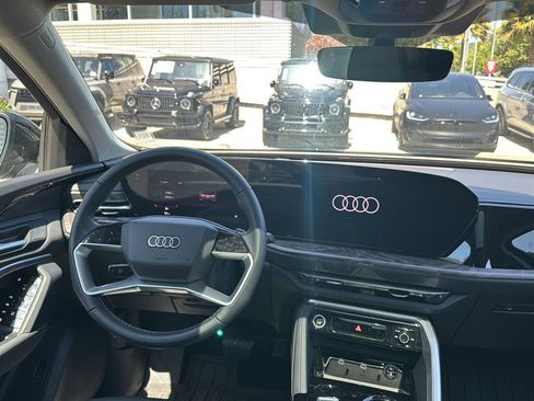 Used 2025 Audi Q5 Premium w/ Convenience Package AWD/4WD image 10