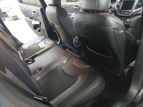 Used 2022 Jeep Cherokee Latitude AWD/4WD image 11