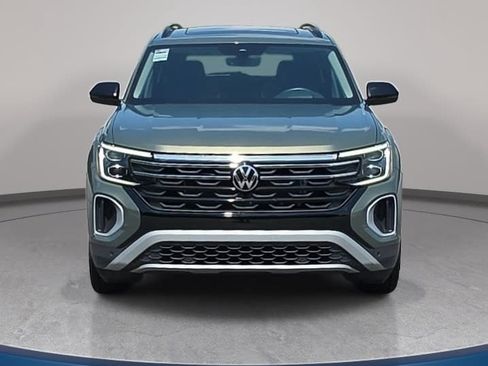 Used 2024 Volkswagen Atlas Peak Edition SEL AWD/4WD image 2