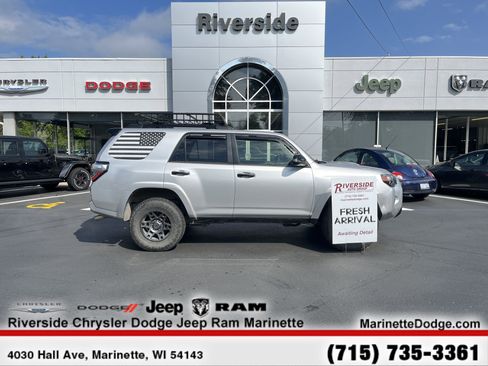 Used 2020 Toyota 4Runner 4WD image 2