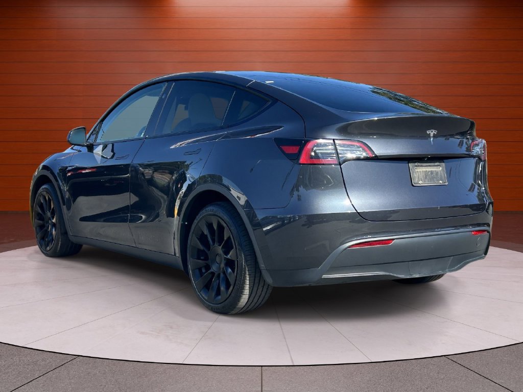Used 2024 Tesla Model Y Long Range RWD image 2