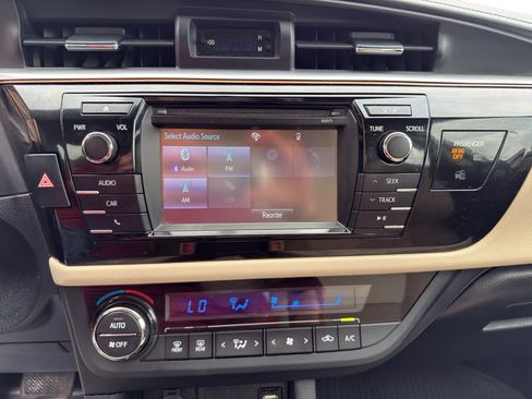 Used 2016 Toyota Corolla LE FWD image 13