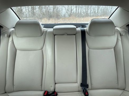 Used 2018 Chrysler 300 Limited image 14