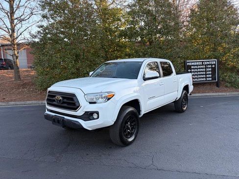 Used 2022 Toyota Tacoma SR5 w/ Technology Package image 3