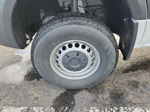 Used 2025 Mercedes-Benz Sprinter 2500 image 47