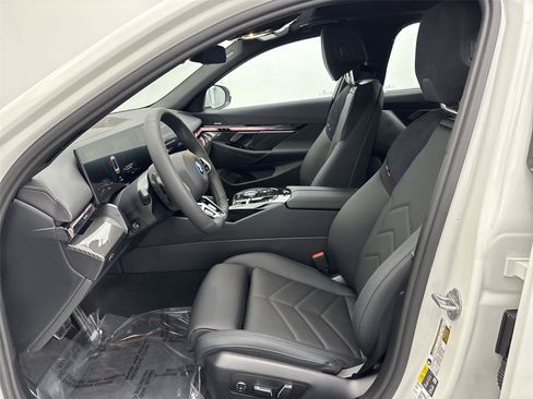 New 2026 BMW 550e xDrive w/ Premium Package image 25