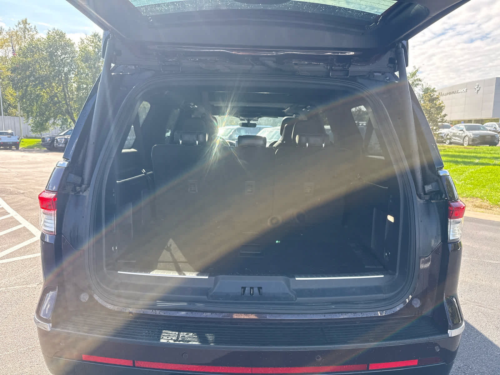 Used 2023 Lincoln Navigator L Reserve AWD/4WD image 12