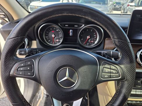 Used 2019 Mercedes-Benz GLA 250 w/ Premium Package image 30