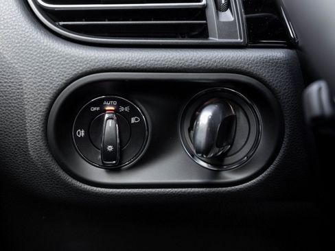 Certified 2025 Porsche Macan image 17