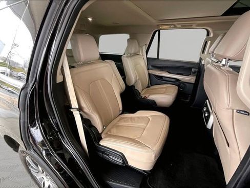 Used 2024 Ford Expedition Limited image 17