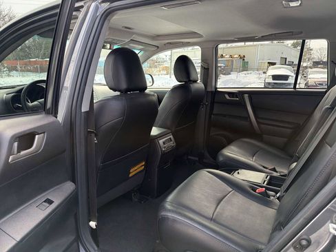 Used 2010 Toyota Highlander SE image 12