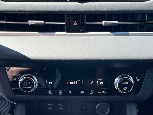 New 2025 Mitsubishi Outlander SE image 16