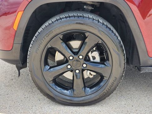 Used 2022 Jeep Grand Cherokee Altitude AWD/4WD image 9
