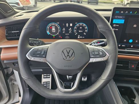 New 2026 Volkswagen Tiguan SEL R-Line AWD/4WD image 16