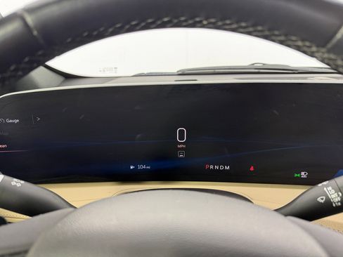 Used 2024 Cadillac XT4 Luxury w/ Cold Weather Package image 17