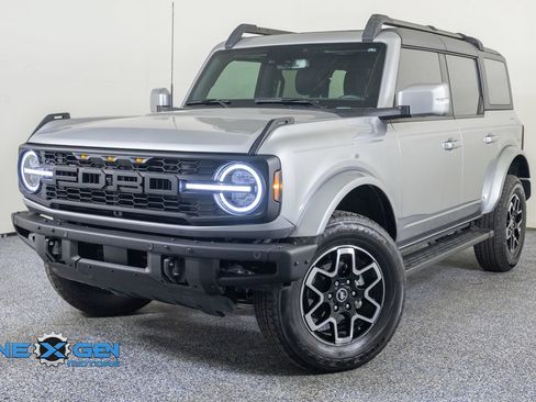 Used 2024 Ford Bronco Outer Banks AWD/4WD image 3