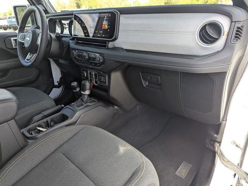 Used 2025 Jeep Wrangler Sahara image 9