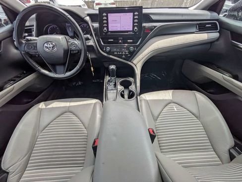 Used 2022 Toyota Camry SE FWD image 11