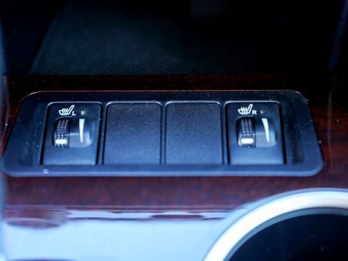 Used 2012 Toyota Camry XLE w/ Leather Pkg image 19