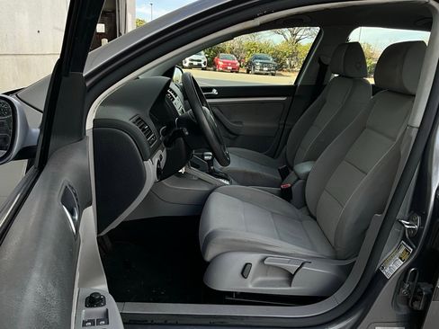 Used 2009 Volkswagen Rabbit S image 10