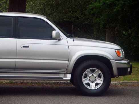 Used 2001 Toyota 4Runner SR5 RWD image 25