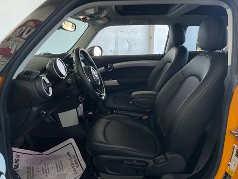 Used 2018 MINI Cooper 2-Door Hardtop image 16