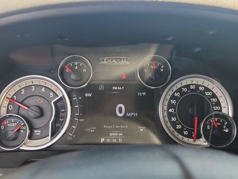 Used 2014 RAM 5500 SLT w/ Quick Order Package 29G SLT AWD/4WD image 17