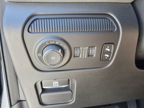 Used 2023 Jeep Wagoneer 4WD w/ Premium Group I image 25