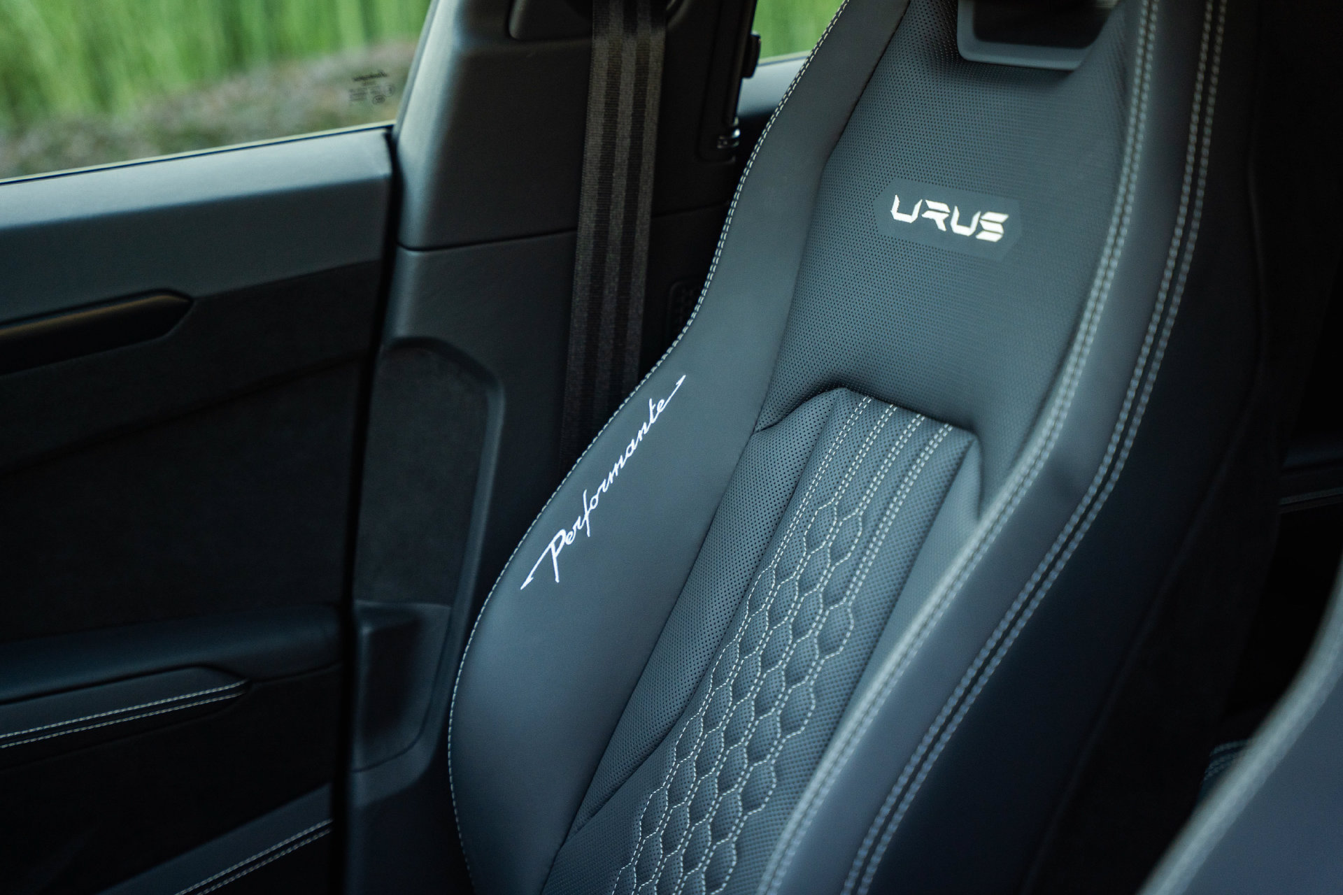 Used 2024 Lamborghini Urus Performante AWD/4WD image 20