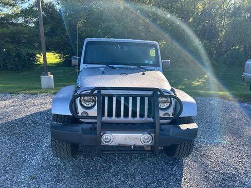 Used 2014 Jeep Wrangler Unlimited Sahara w/ Connectivity Group AWD/4WD image 14