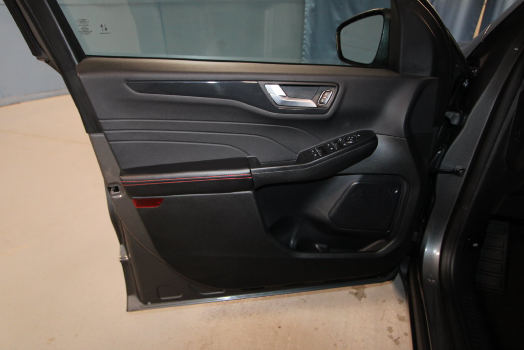 Used 2025 Ford Escape ST-Line w/ Equipment Group 301A FWD image 5