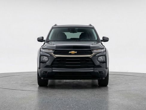 Used 2025 Chevrolet TrailBlazer LT image 2