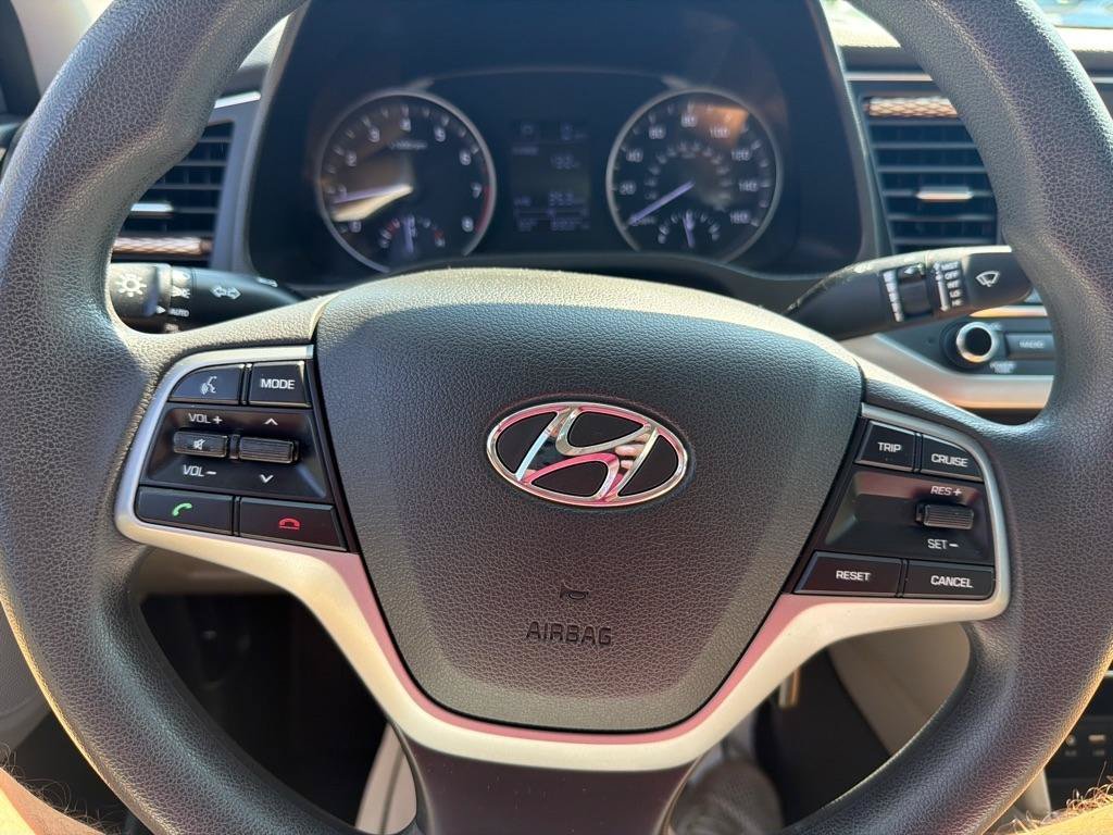 Used 2017 Hyundai Elantra SE FWD image 16