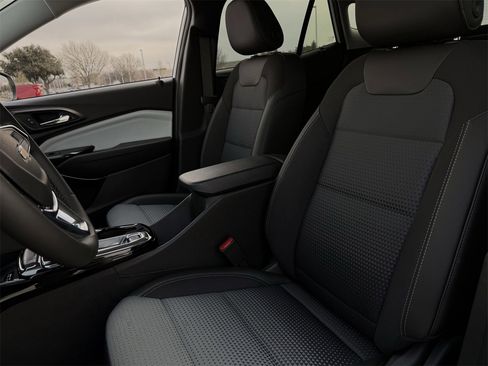 New 2026 Chevrolet Trax LT w/ Sunroof Package image 23