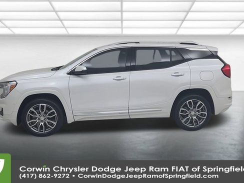 Used 2024 GMC Terrain Denali w/ Denali Premium Package image 8