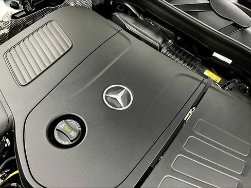 New 2025 Mercedes-Benz GLC 300 image 17
