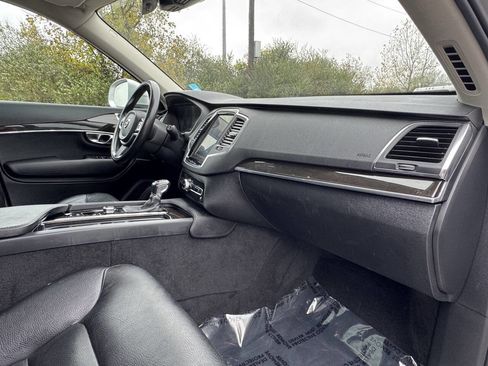 Used 2018 Volvo XC90 T5 Momentum w/ Convenience Package image 22
