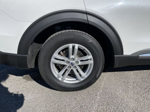 Used 2022 Ford Explorer XLT image 48