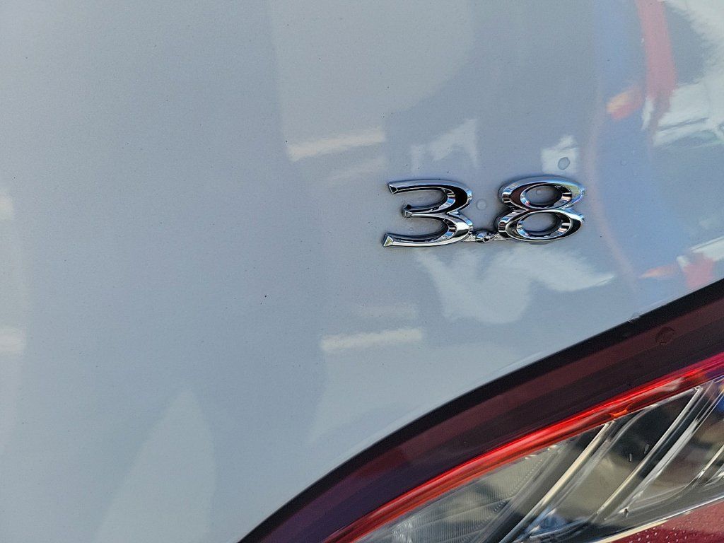 Used 2014 Hyundai Genesis 3.8 RWD image 9