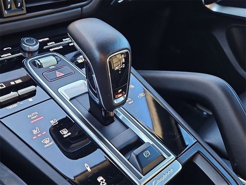 Certified 2020 Porsche Cayenne Turbo image 32