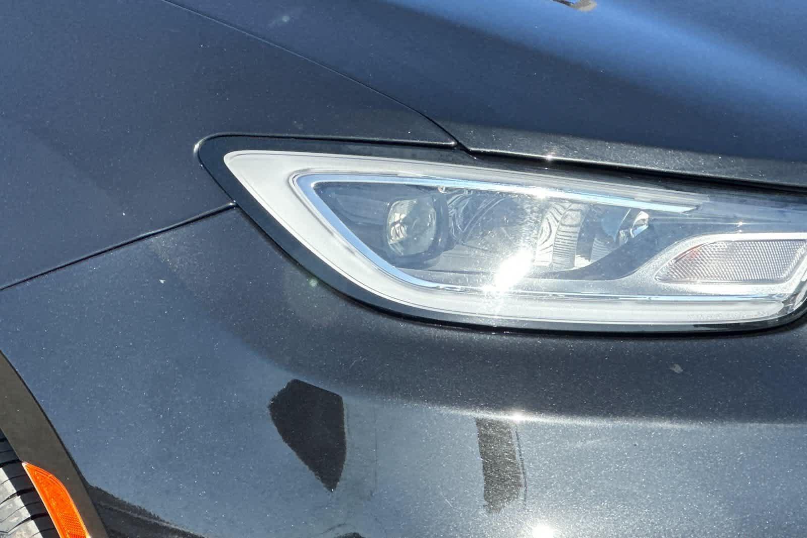 Used 2023 Chrysler Pacifica Touring-L FWD image 43
