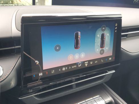 New 2026 Lincoln Nautilus Premier image 24