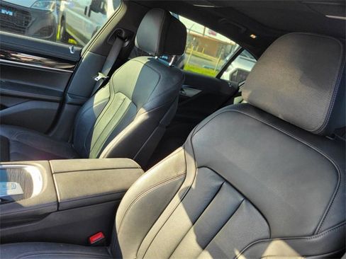 Used 2019 BMW 740i w/ M Sport Package image 18