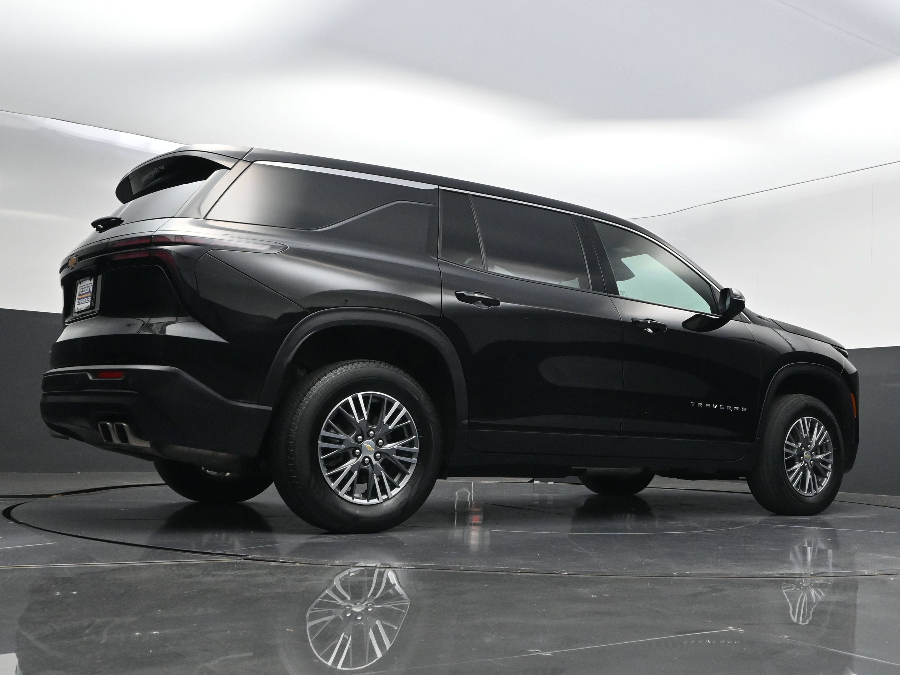 Certified 2024 Chevrolet Traverse LS FWD image 45