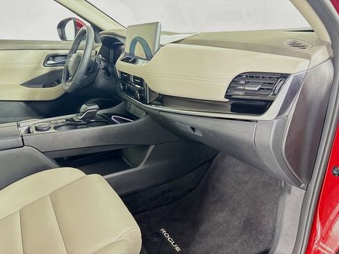 Used 2025 Nissan Rogue SL w/ Tech Package AWD/4WD image 34