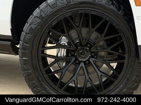 New 2026 GMC Yukon Denali w/ Denali Reserve Package AWD/4WD image 9