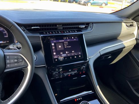 New 2025 Jeep Grand Cherokee Laredo image 6