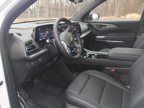 Used 2026 Chevrolet Traverse LT image 13