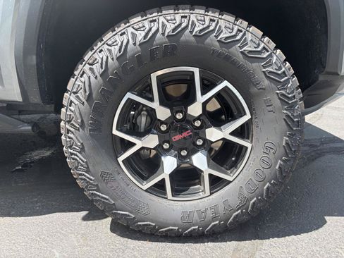 Used 2024 GMC Canyon AT4X AWD/4WD image 7