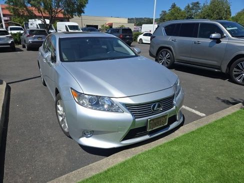 Used 2015 Lexus ES 300h w/ Navigation System Package FWD image 15